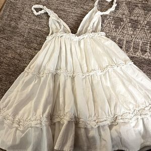 Princess Polly White ruffle strapy dress with a deep v | size XS/0 and is short